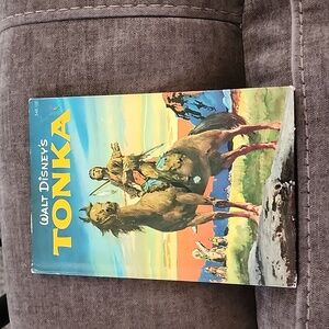 🥳Walt Disney's Tonka book